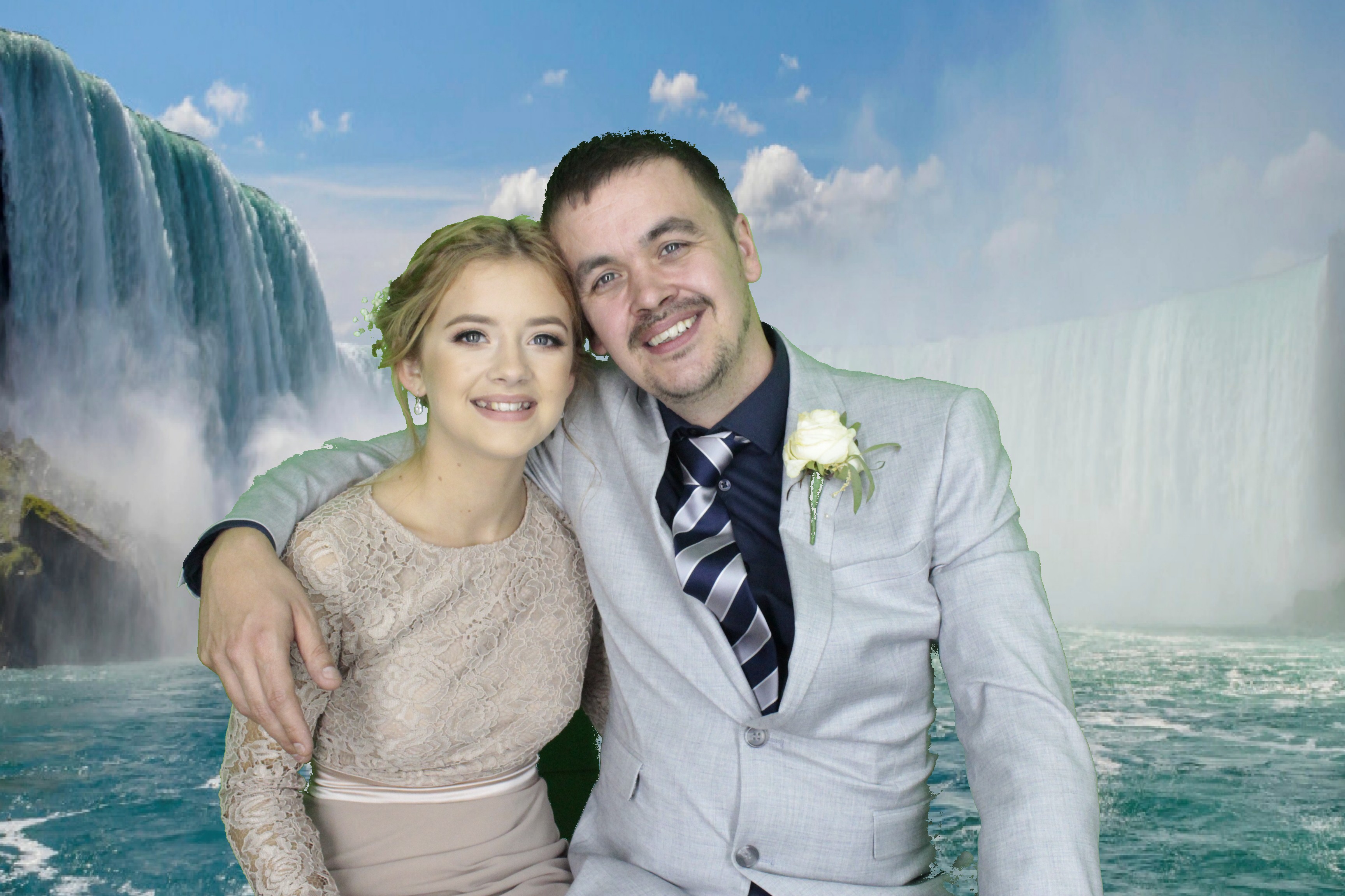 Mr & Mrs Hillier | View more photos from the event at gallery.myphotoboothexperience.co.uk/u/MyPhotoBoothExperienceLtd/Mr-Mrs-Hillier